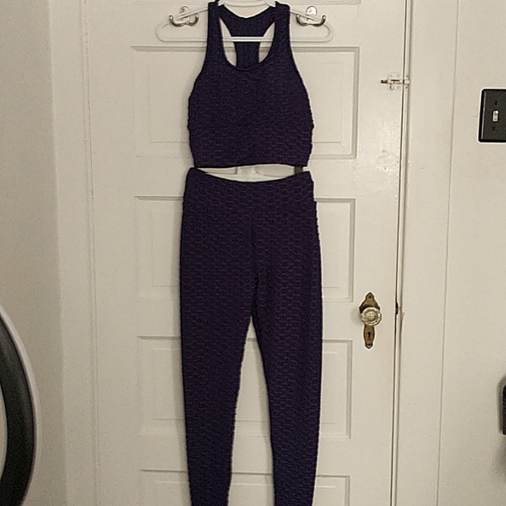 2 Piece Yoga, Jogging Athletic Set NWT Size S/M $40/set.  Deep Red.
